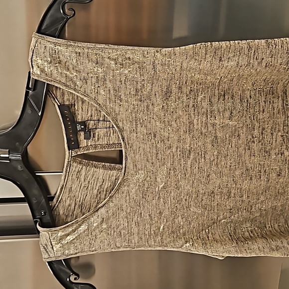 💕SANCTUARY💕 Gold Foil Tank Top with Back Slit Small S NWT - Picture 9 of 15